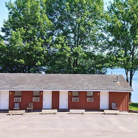 Lakeshore Motel Ice Lake Iron River Bagian luar foto