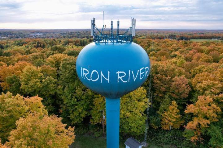 Lakeshore Motel Ice Lake Iron River Bagian luar foto
