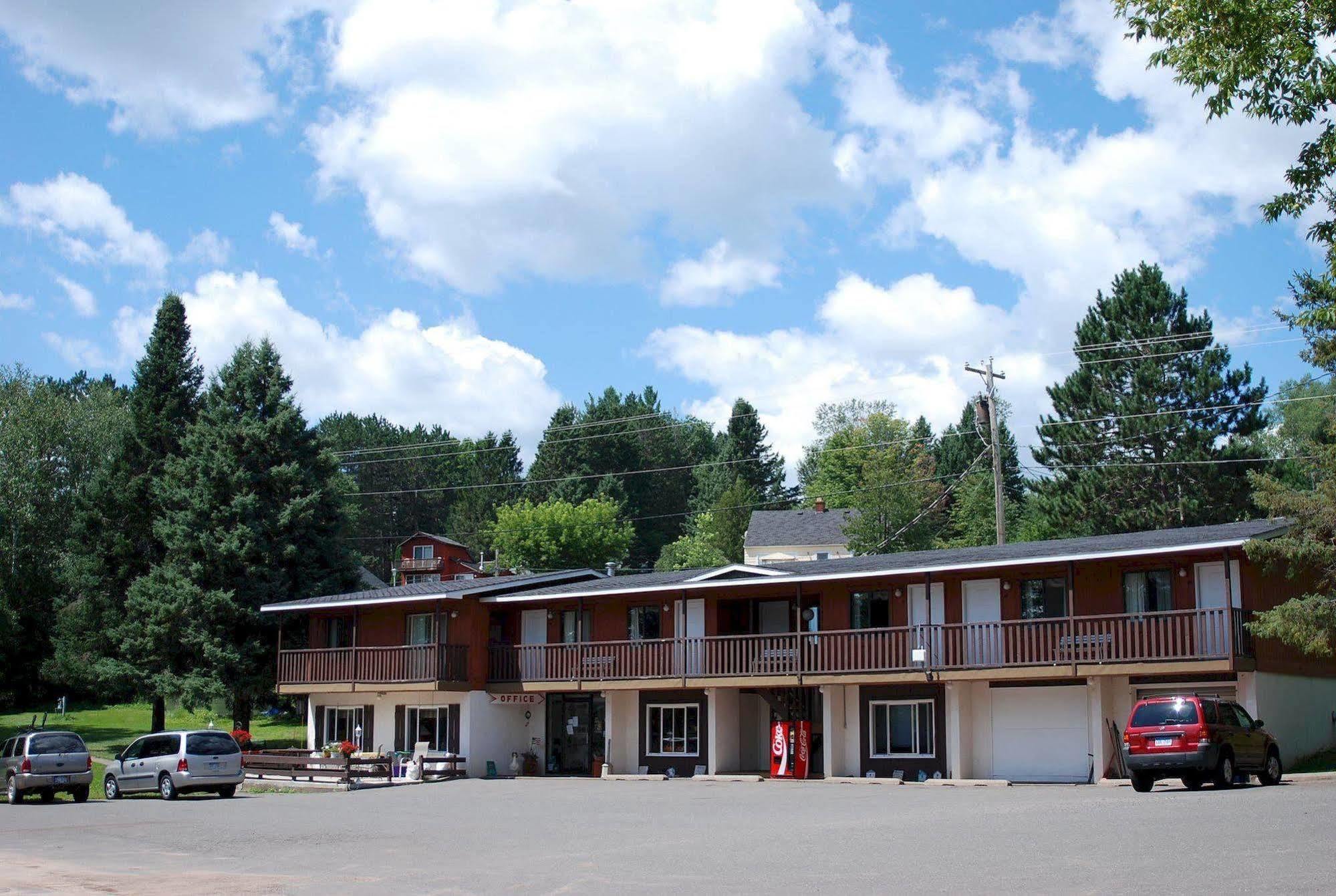 Lakeshore Motel Ice Lake Iron River Bagian luar foto